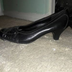 Flexation by areosoles Womens 8.5 small heel shoes